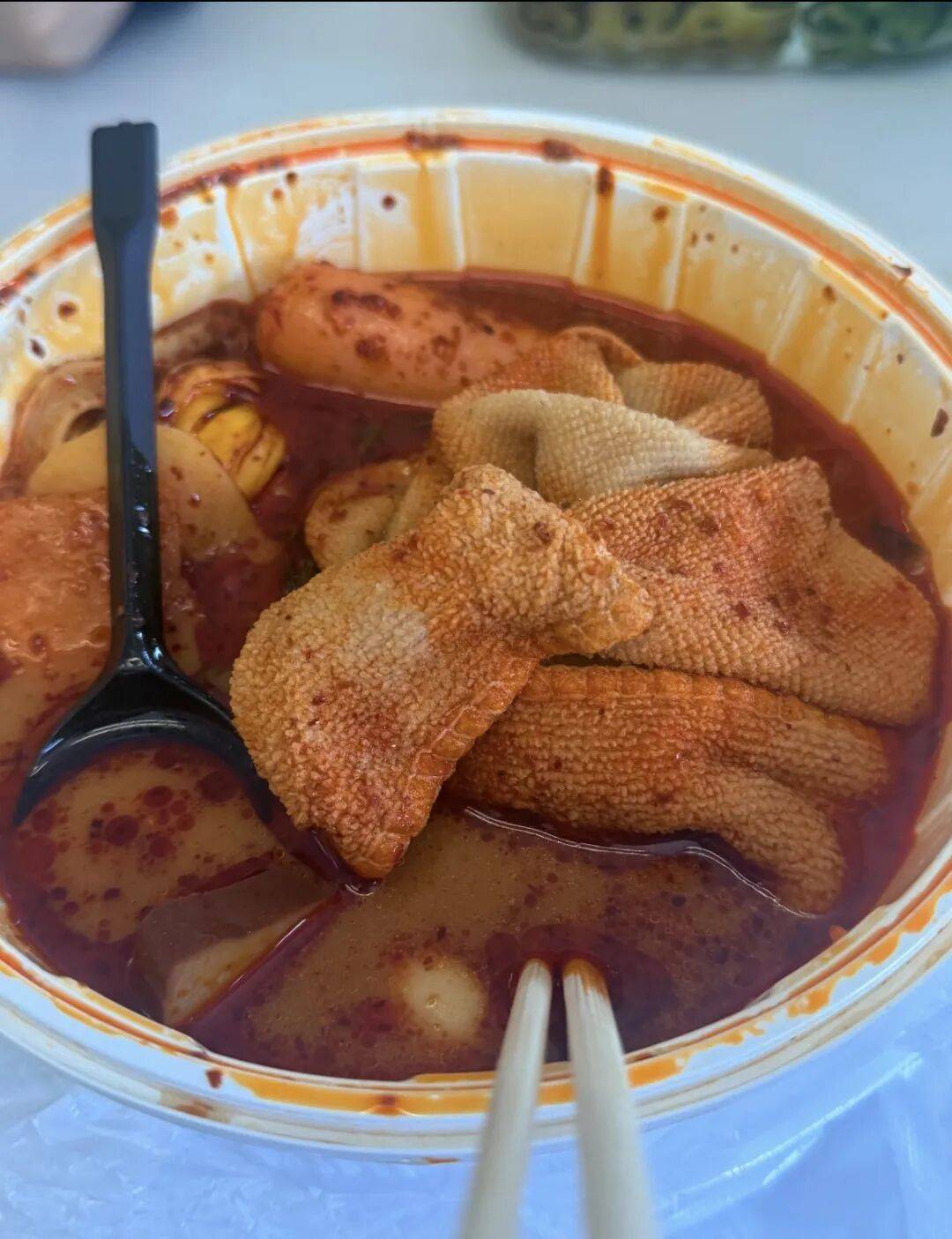 太恶心！外卖吃出一整块抹布，当事人：“瞬间食欲全无”