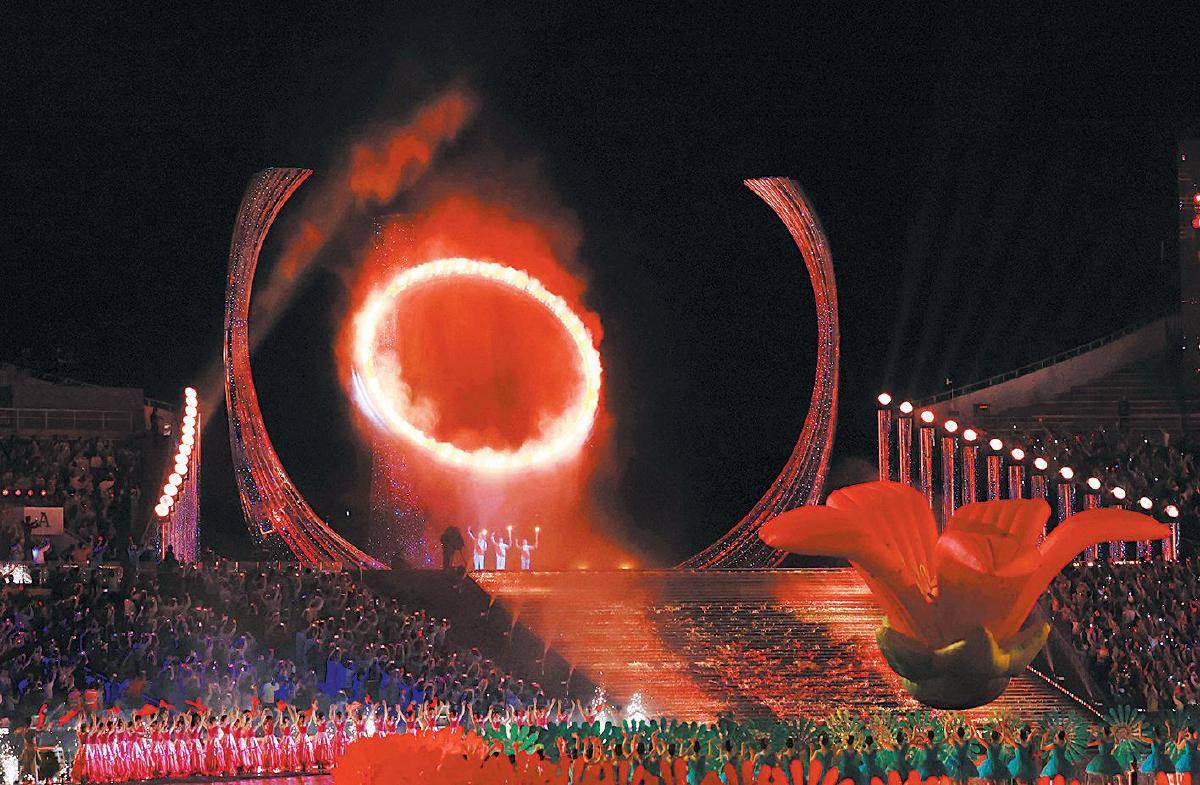 第十五届全国运动会在广东奥林匹克体育中心开幕