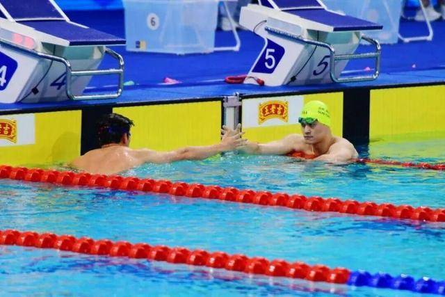 18岁张展硕力压潘展乐孙杨夺冠