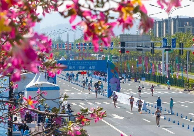 全运会丨女子20公里竞走决赛：杨家玉率先冲线