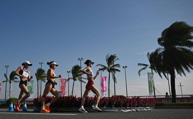 全运会丨女子20公里竞走决赛：杨家玉率先冲线