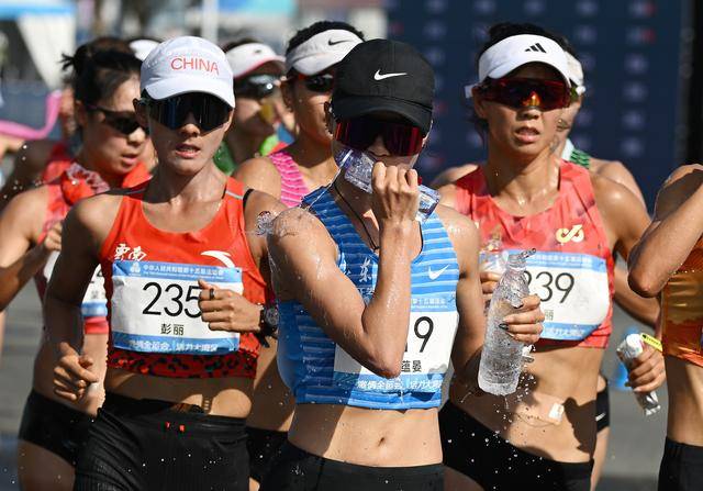 全运会丨女子20公里竞走决赛：杨家玉率先冲线