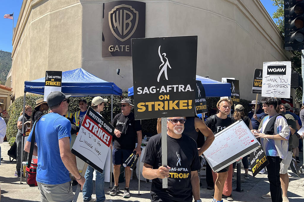 《繁花》编剧袭警传闻有了通报,署名争议谁来解答