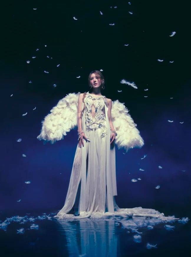 赵露思27岁生日音乐会好炸,6套造型高定配高珠杀翻全场