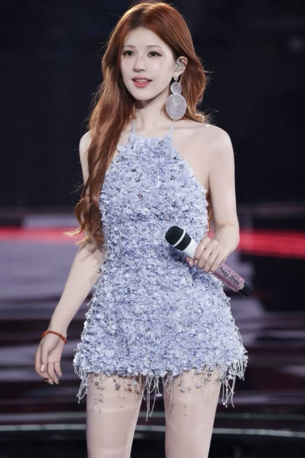 赵露思27岁生日音乐会好炸,6套造型高定配高珠杀翻全场