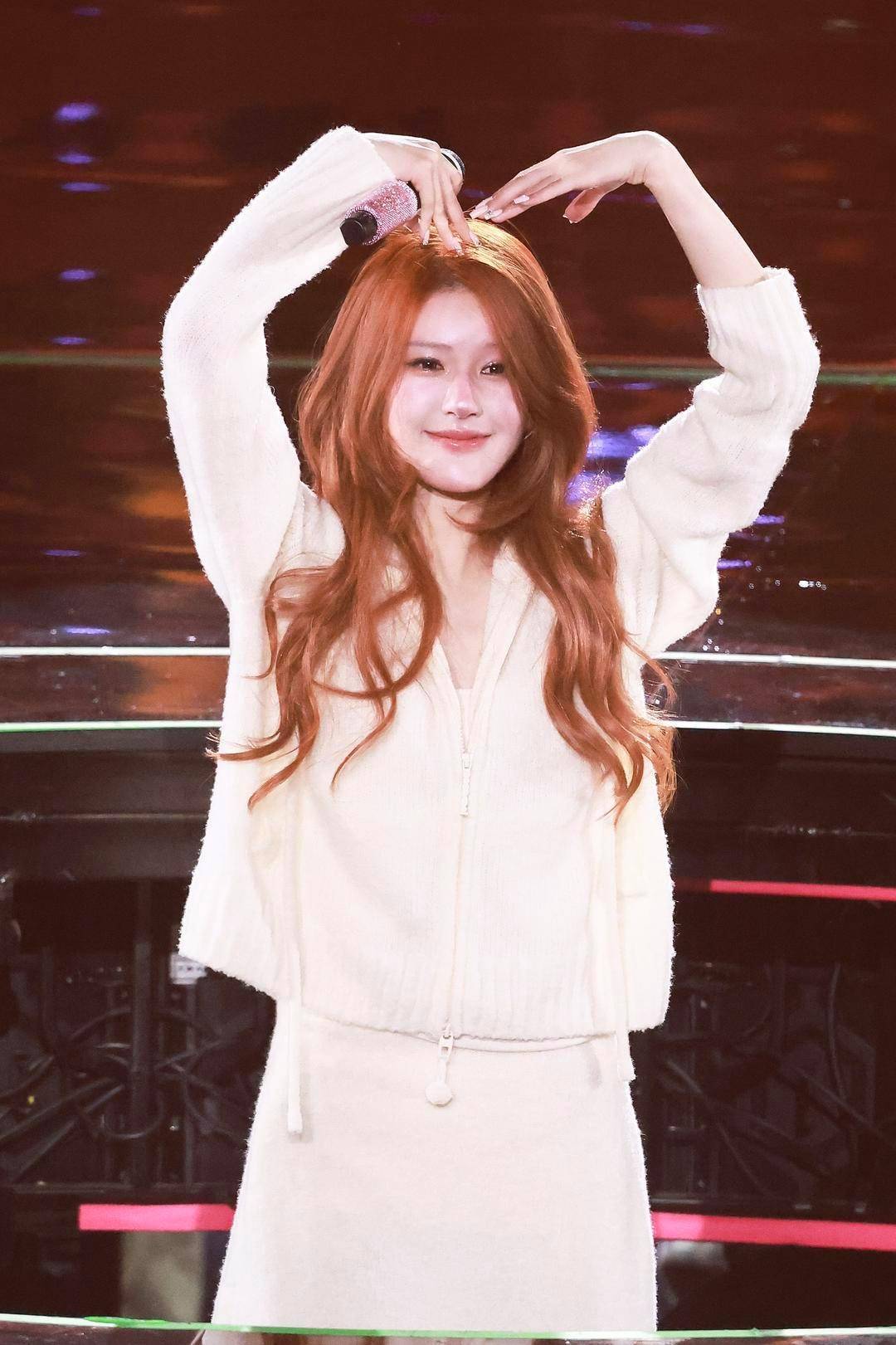 赵露思27岁生日音乐会好炸,6套造型高定配高珠杀翻全场