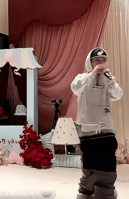 赵露思27岁生日音乐会好炸,6套造型高定配高珠杀翻全场