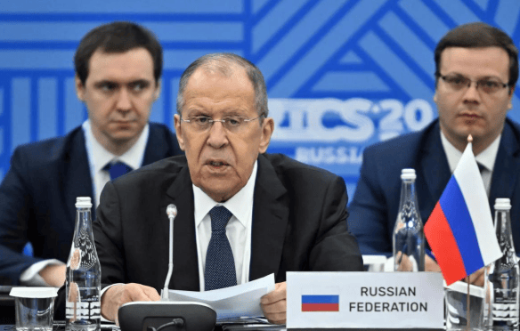 外交圈炸锅!拉夫罗夫与普京关系紧张,或因强硬立场下台?俄罗斯官方紧急辟谣,事不简单