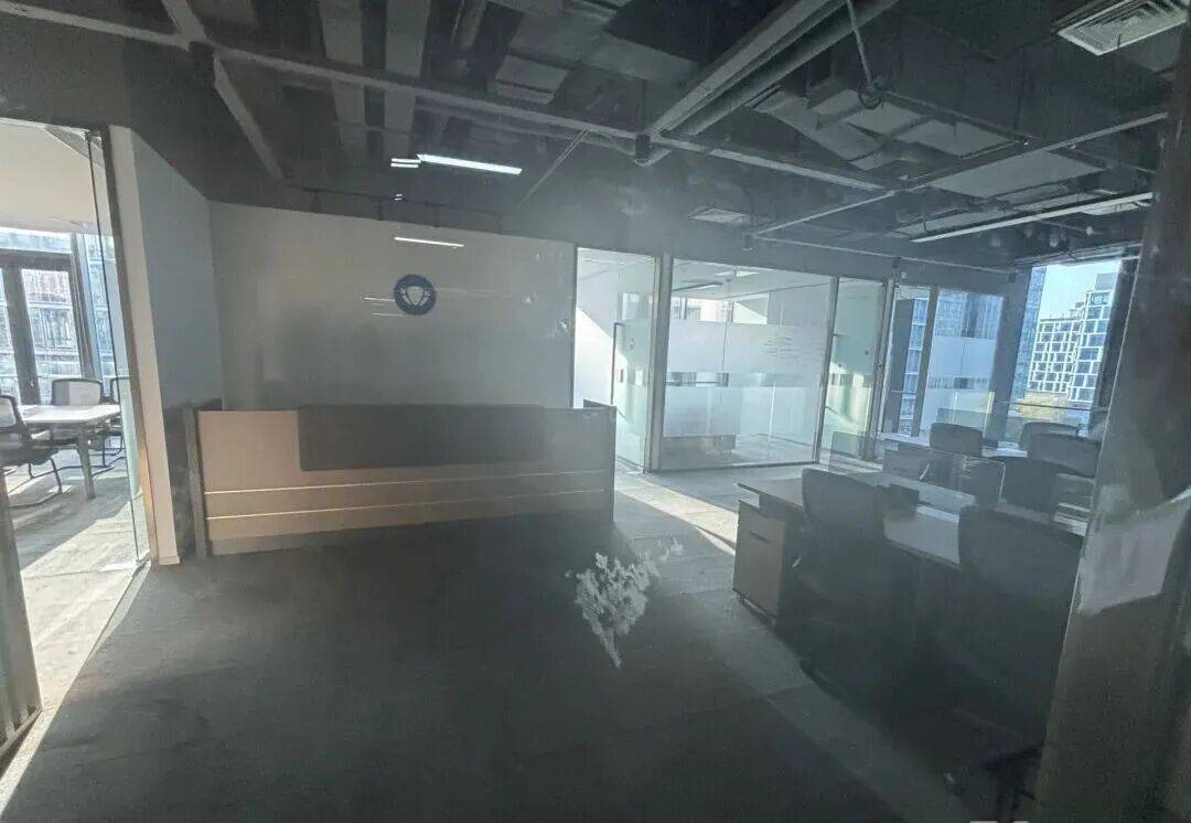 突然爆雷!人去屋空,电话停机…不少人慌了:刚付了钱,平台跑路?