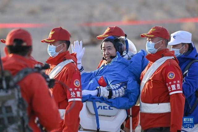 受河南省委书记、省长委托,洛阳市委书记、市长上门看望陈冬父母